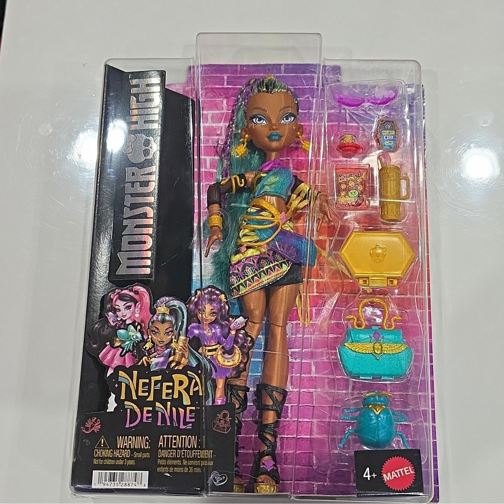 Mattel Monster High Nefera De Nile 11 in Doll w/ Accessories New